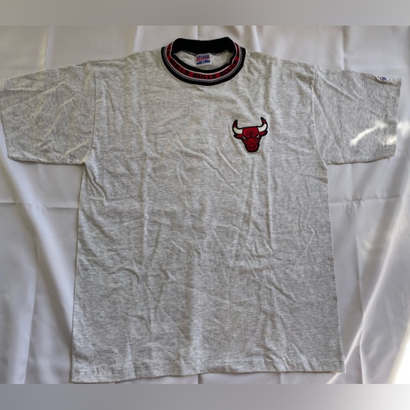 Vintage single stitch Chicago Bulls embroidered tee - Picture 1 of 5